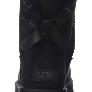 Women ugg boots free delivery 100% authentic new